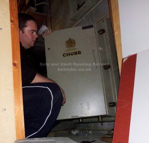 Jason Jones of Key Elements servicing a Chubb safe in London